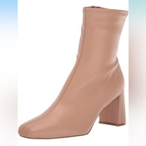 NWOB Steve Madden Harli Bootie in Blush
